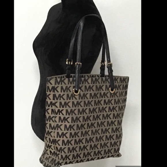 Michael Kors Handbags - Michael Kors Tote